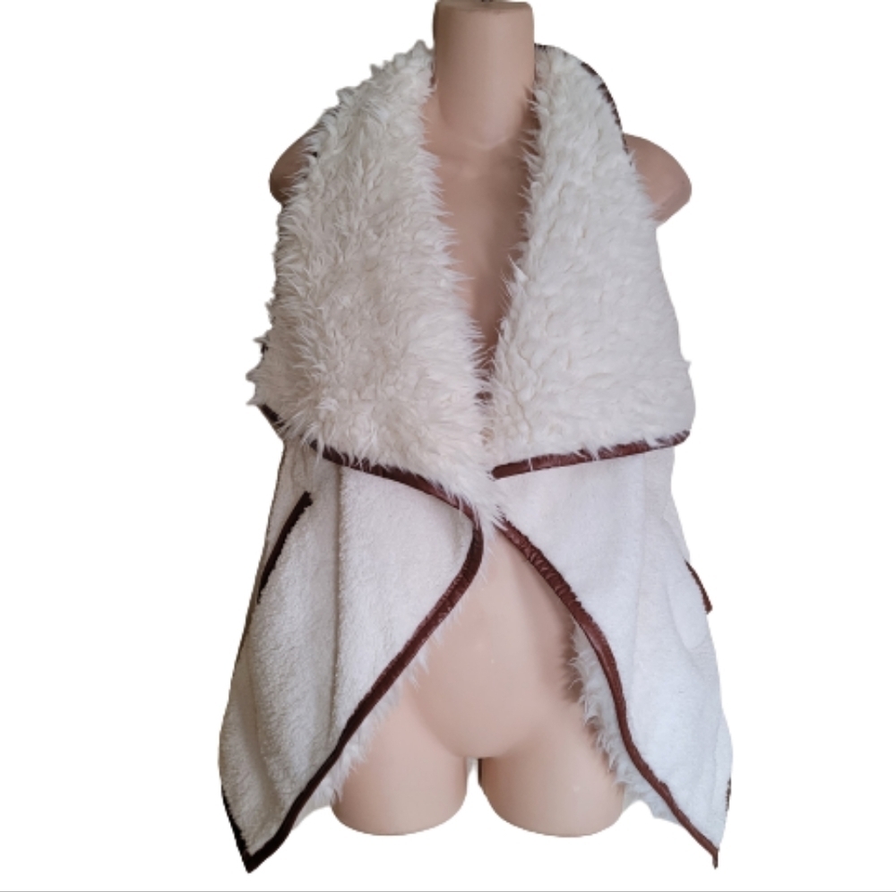 Simply Southern Reversible Cream Color Sherpa Vest Size Women's Small NEW